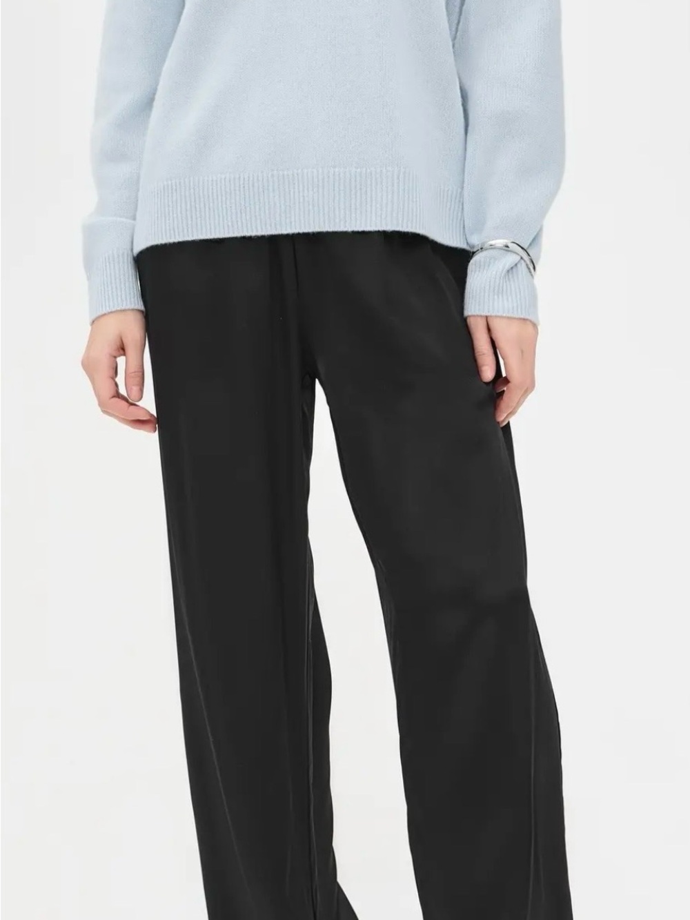 DONNI. Silk simple pant in black.